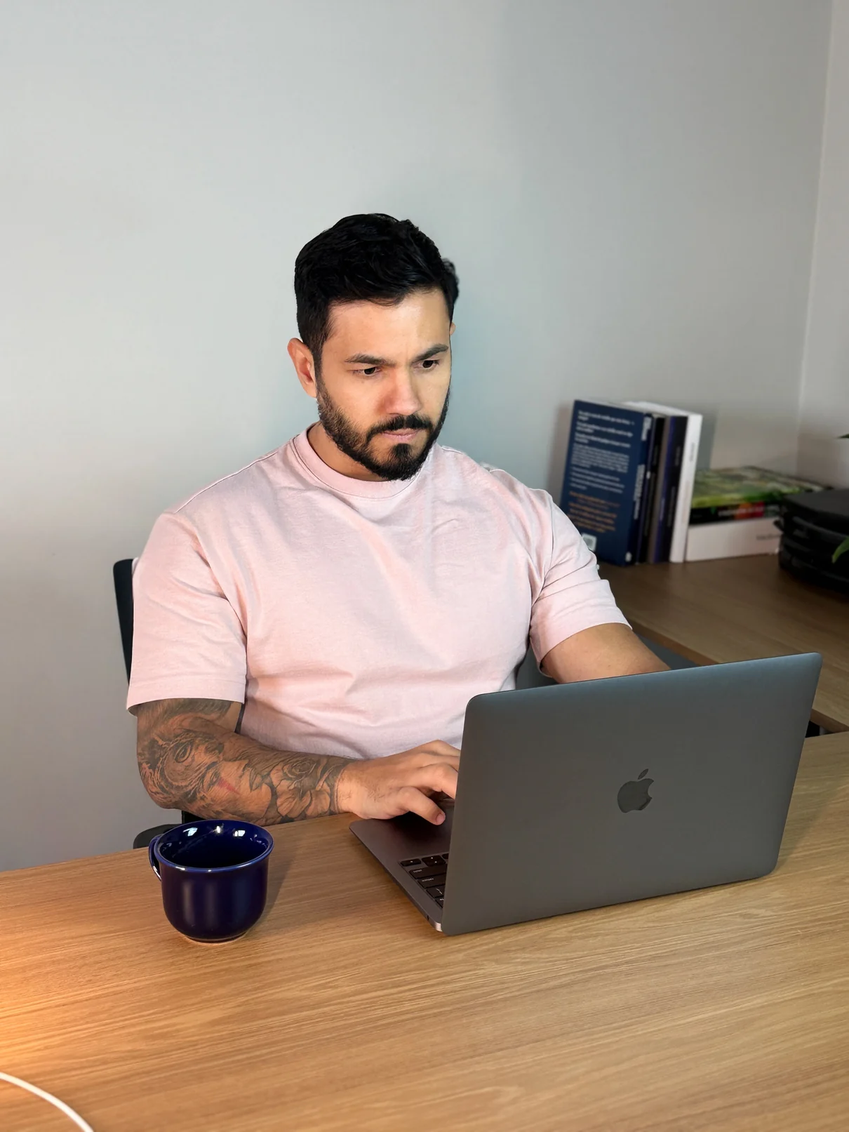 Vitor Camargo no consultório